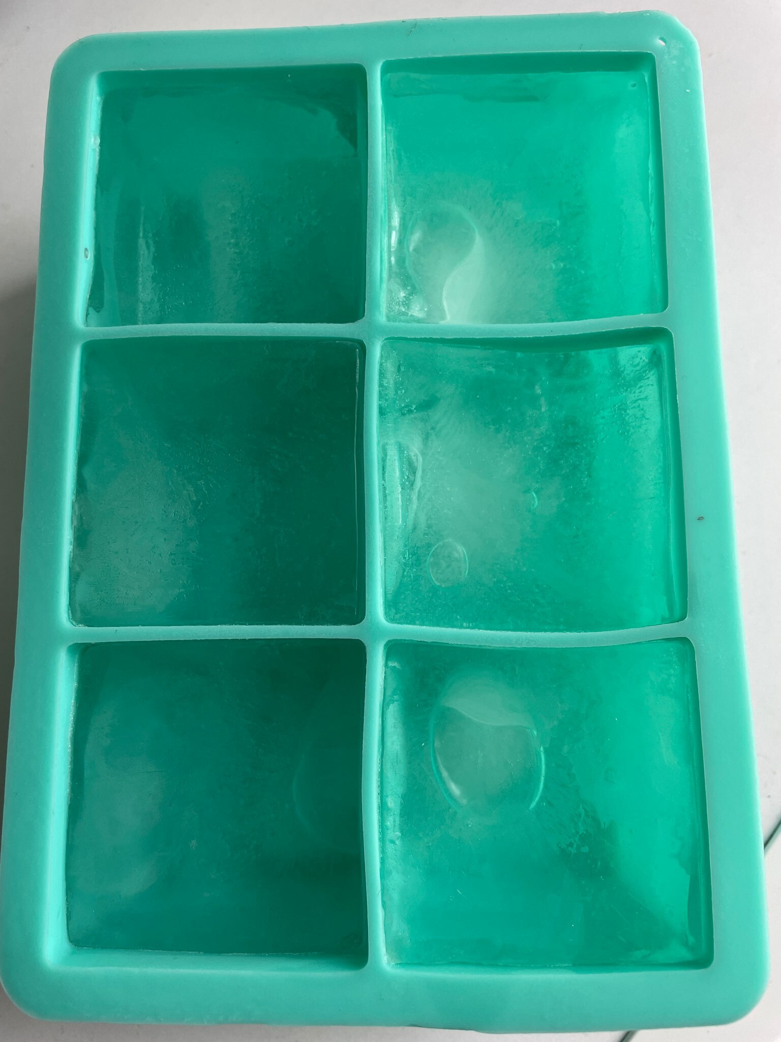 Фотография покупателя товара Форма для льда Доляна «Кубик», силикон, 16,5×11,5×5 см, 6 ячеек (5×5 см), цвет бирюзовый