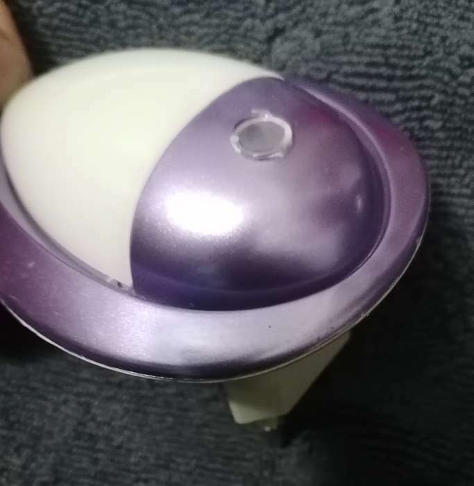 Фотография покупателя товара Ночник "Светлячок" с датчиком освещения, 3_LED х 1 Вт, 10 см (220В) фиолет. RISALUX