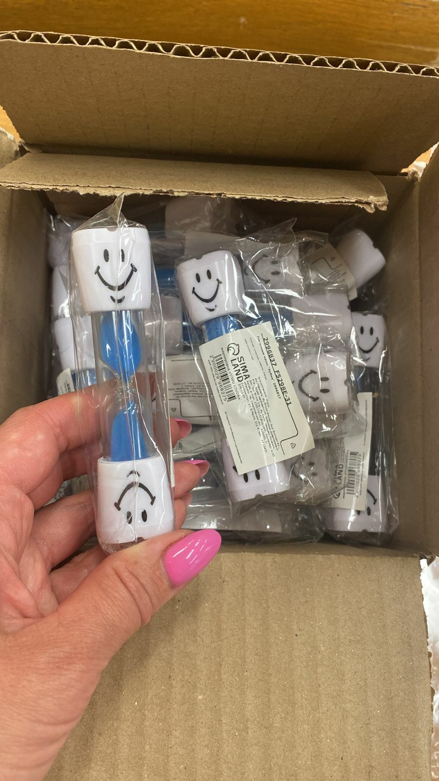 Фотография покупателя товара Часы песочные «Зубик», на 3 минуты, 9×2.1 см, синие - Фото 6