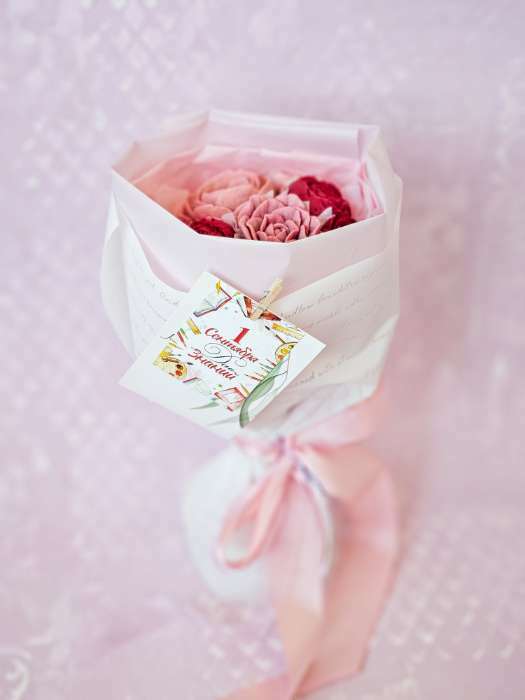 Фотография покупателя товара Пленка для цветов "Послание", белая, 0,6 х 10 м - Фото 3