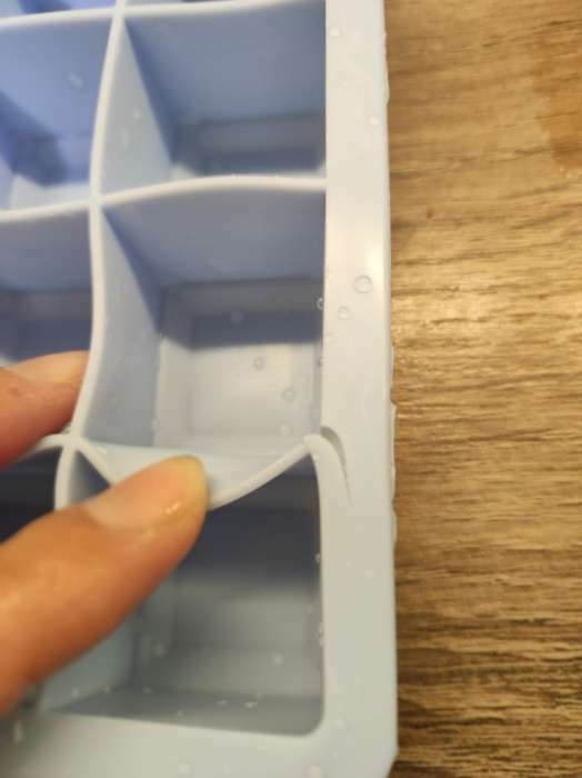 Фотография покупателя товара Форма для льда Доляна «Кубик», силикон, 11,7×18,7×3,4 см, 15 ячеек (3,4×3,4 см), цвет голубой - Фото 3