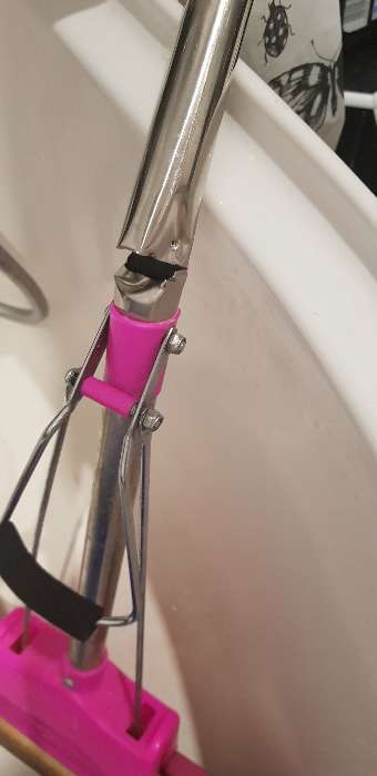 Фотография покупателя товара Швабра для мытья пола с двойным роликовым отжимом Доляна, насадка ПВА 37×6 см, телескопическая стальная ручка 115 см, цвет МИКС