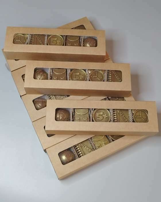 Фотография покупателя товара Коробка под 5 конфет с обечайкой, с окном, с тонкими разделителями, КРАФТ 21х5х3,3 см - Фото 7