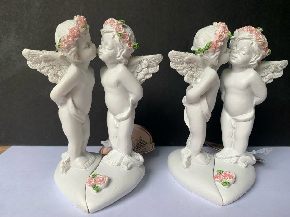 Фотография покупателя товара Сувенир полистоун "Целующиеся ангелочки в розовых веночках" набор из 2 штук 8,3х5х4,8 см