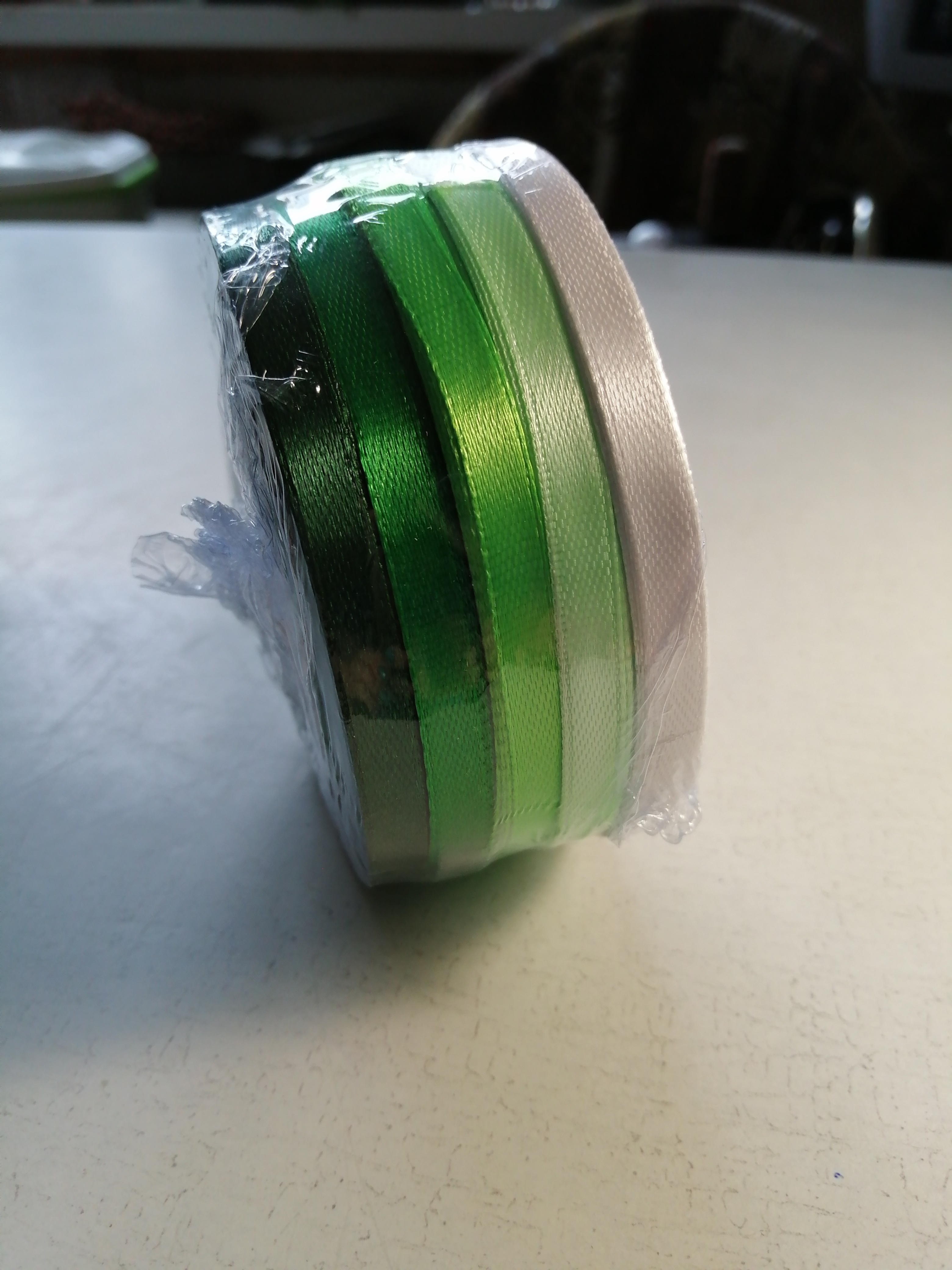 Фотография покупателя товара Набор атласных лент, 5 шт, размер 1 ленты: 6 мм × 23 ± 1 м, цвет зелёный спектр - Фото 4