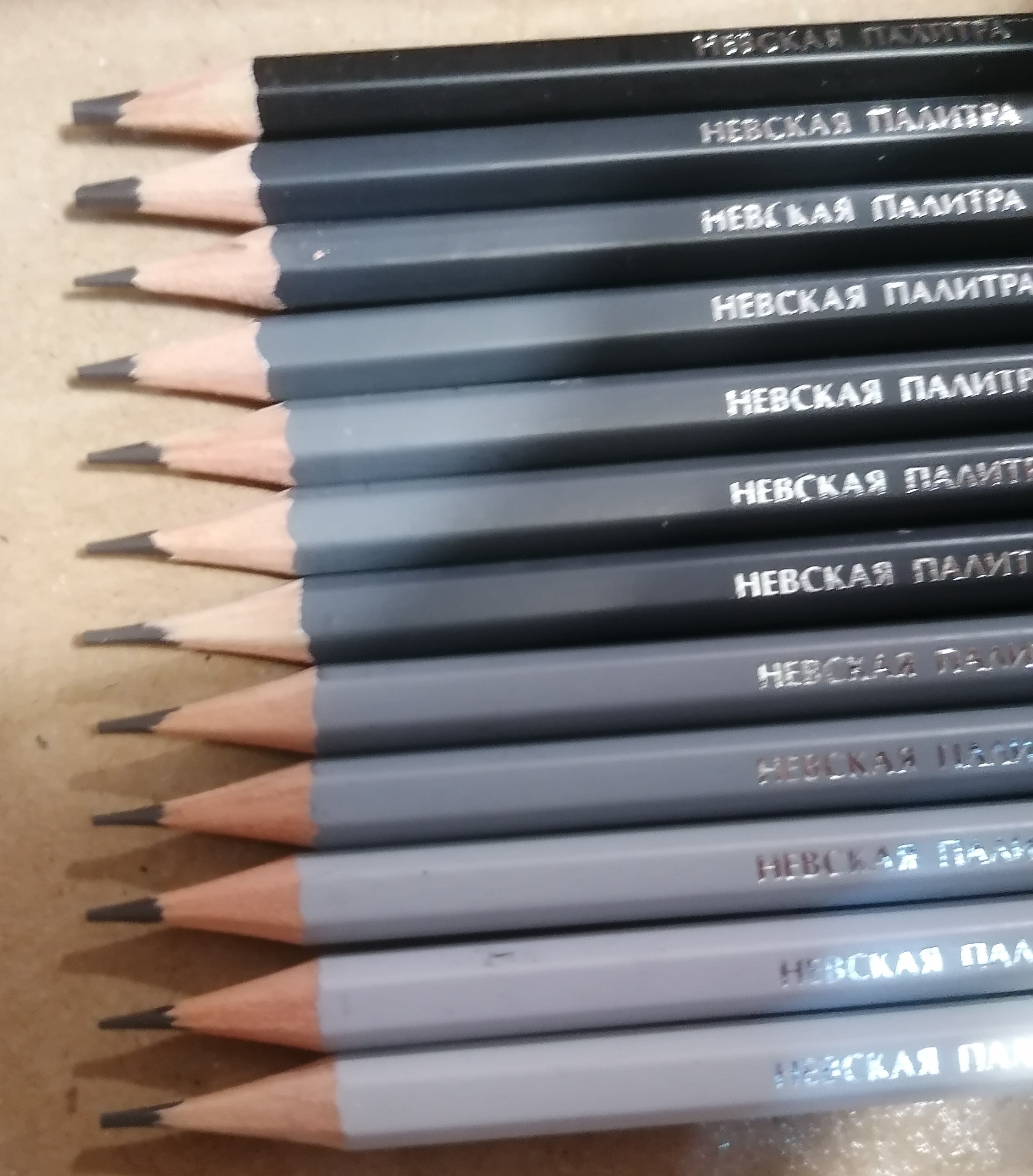 Фотография покупателя товара Набор карандашей чернографитных разной твёрдости ЗХК "Сонет", 12 штук, 8B-2H, 12941432 - Фото 3