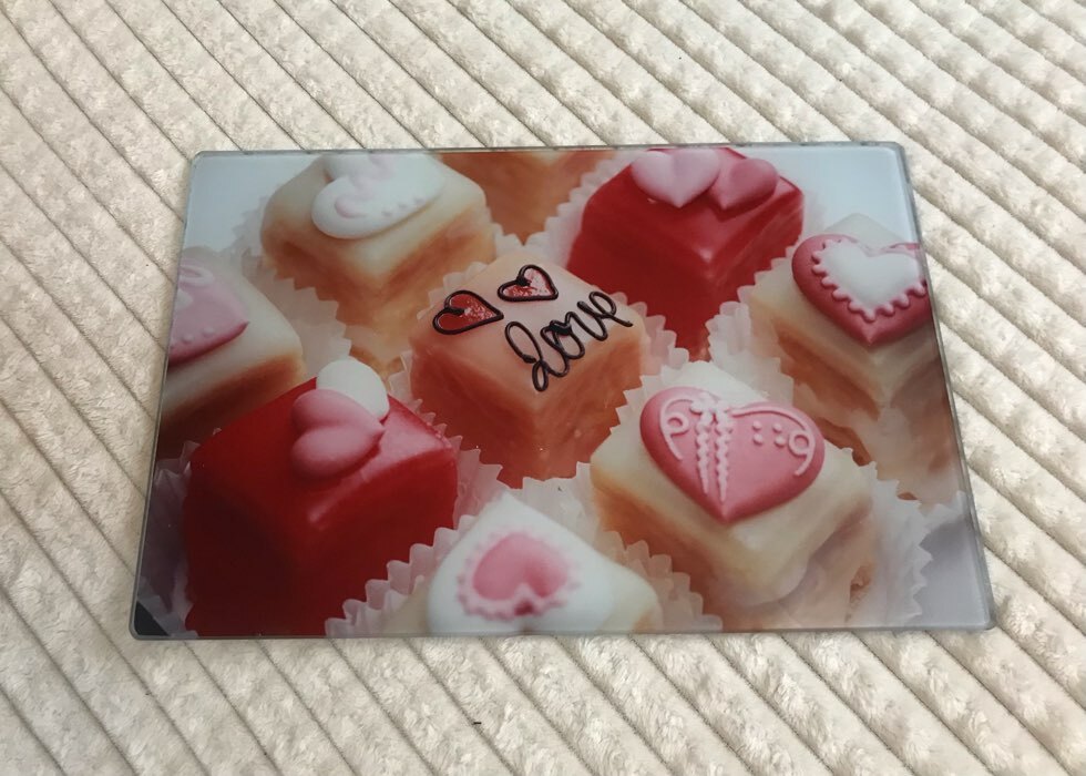 Фотография покупателя товара Доска разделочная стеклянная Доляна «Сладкая любовь», 30×20 см