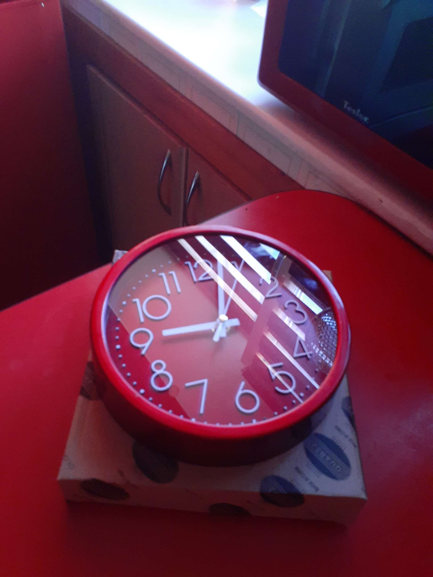 Фотография покупателя товара Часы настенные "Джойс", d-19 см, циферблат 17 см, дискретный ход - Фото 4