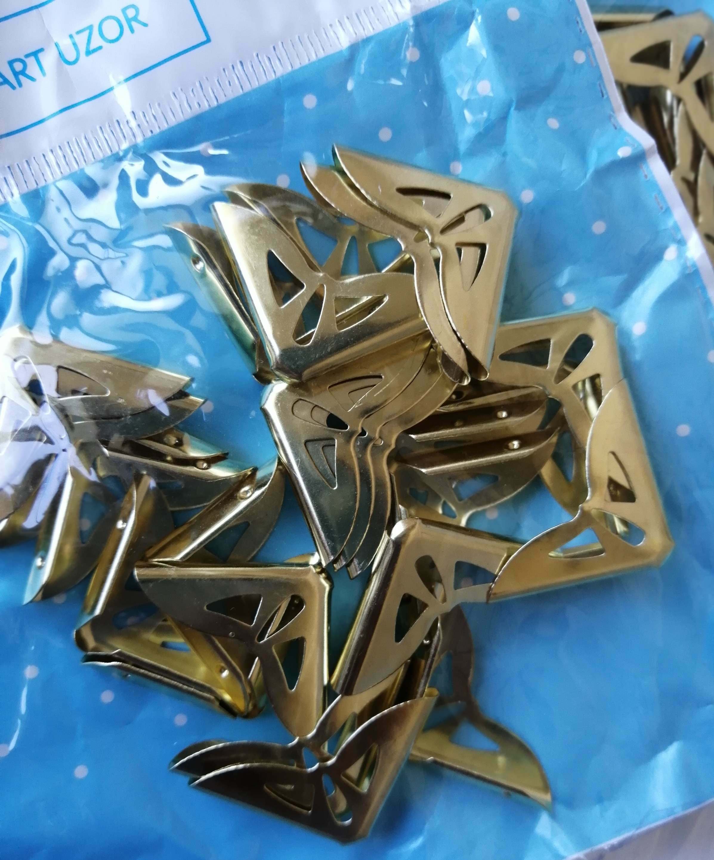 Фотография покупателя товара Защитный уголок для альбома, блокнота, металл под золото, резной, 2.1×2.8×0.5 см - Фото 5