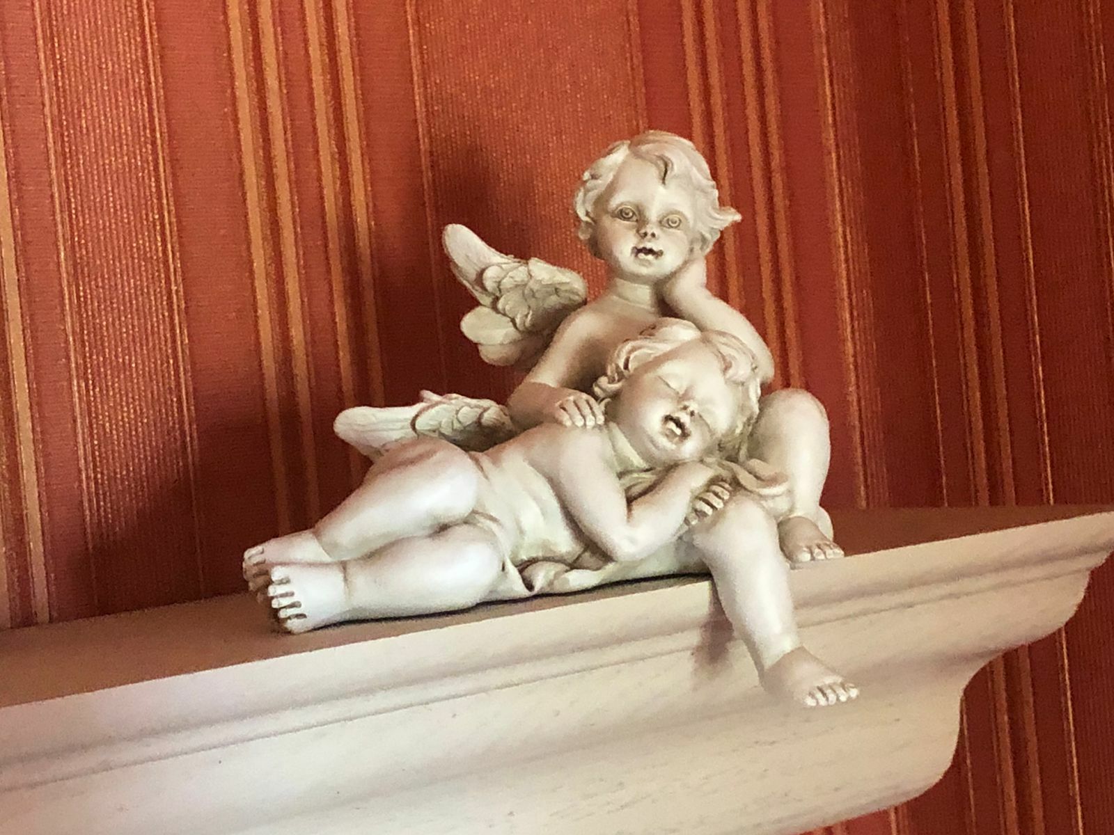 Фотография покупателя товара Фигурка настольная полистоун «Спящие ангелы», на полку, 11×6.5×11.5 см, МИКС - Фото 2