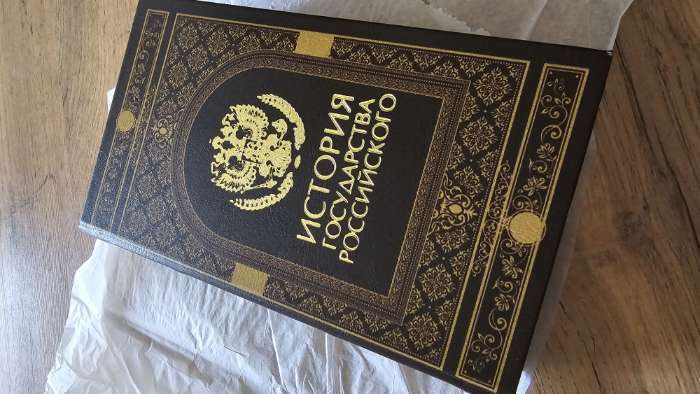 Фотография покупателя товара Шкатулка книга-сейф «История государства Российского», дерево, искусственная кожа, 21×13×5 см - Фото 14