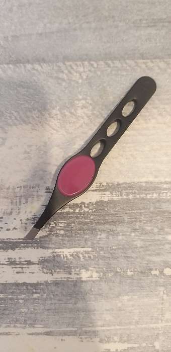 Фотография покупателя товара Пинцет скошенный, узкий, с резиновой вставкой, 9,5 см, цвет МИКС