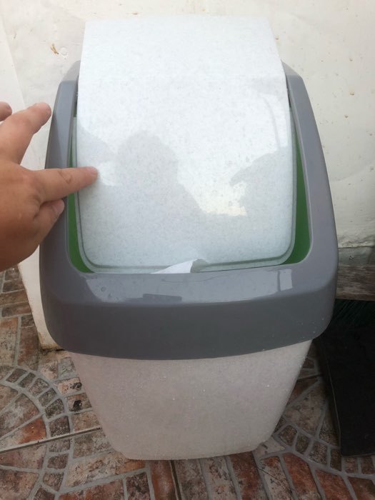 Фотография покупателя товара Контейнер для мусора «Хапс», 25 л, цвет мраморный - Фото 2
