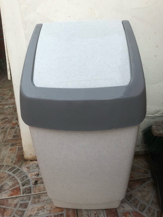 Фотография покупателя товара Контейнер для мусора «Хапс», 25 л, цвет мраморный - Фото 3