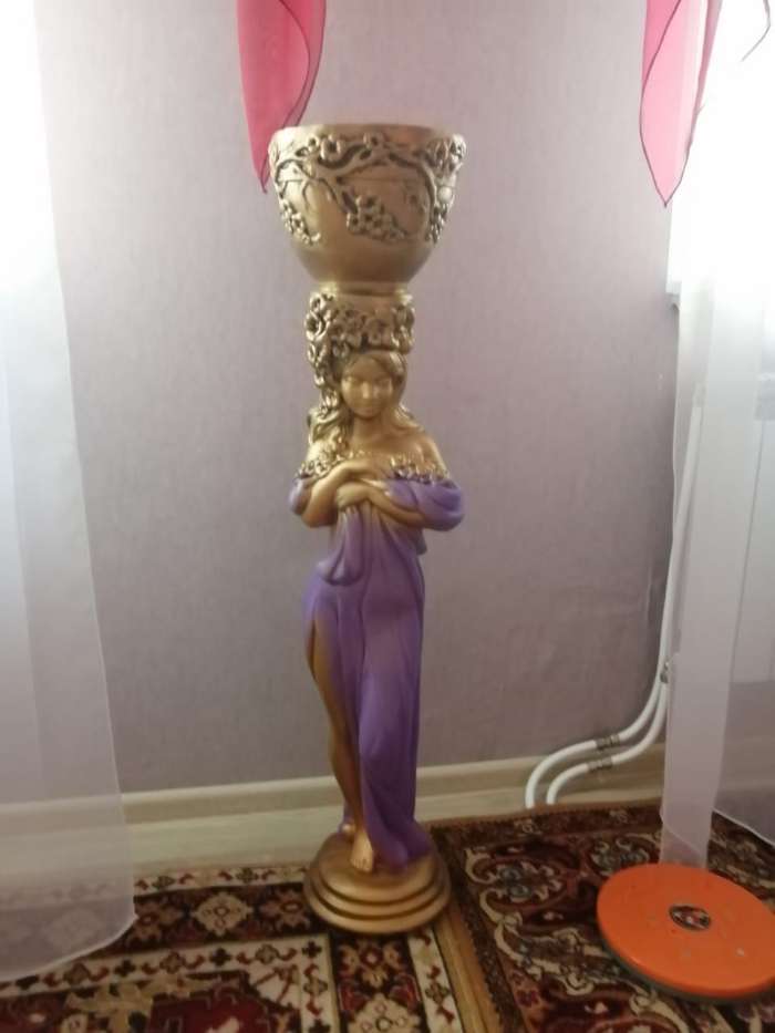 Фотография покупателя товара Фигура с кашпо "Девушка стоя с цветами" фиолетовая, 104х23х25см - Фото 3