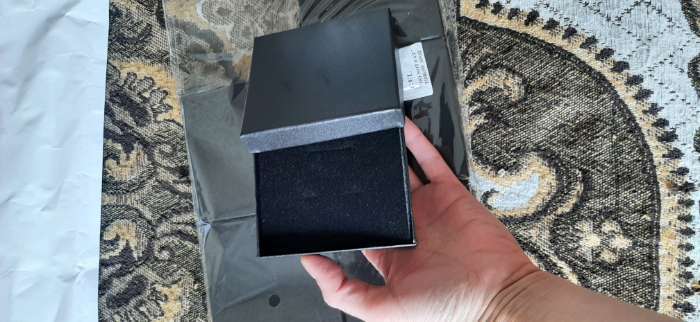 Фотография покупателя товара Коробочка подарочная под часы «Минимал», 9×9 см, чёрная, подушка, МИКС - Фото 5