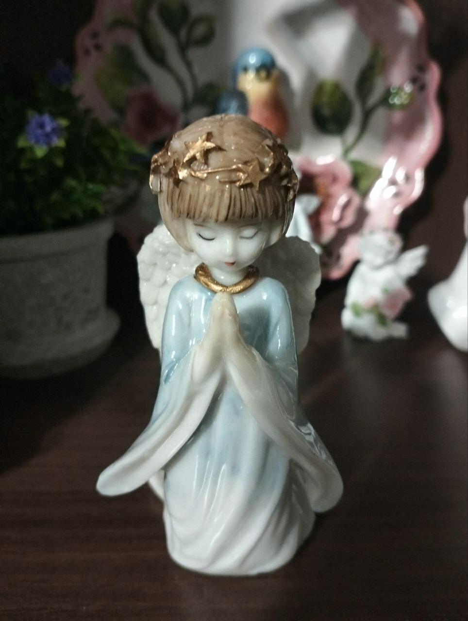 Фотография покупателя товара Сувенир полистоун "Девочка-ангел в венке из звёзд - молитва" лак 10,5х6х6,5 см - Фото 1