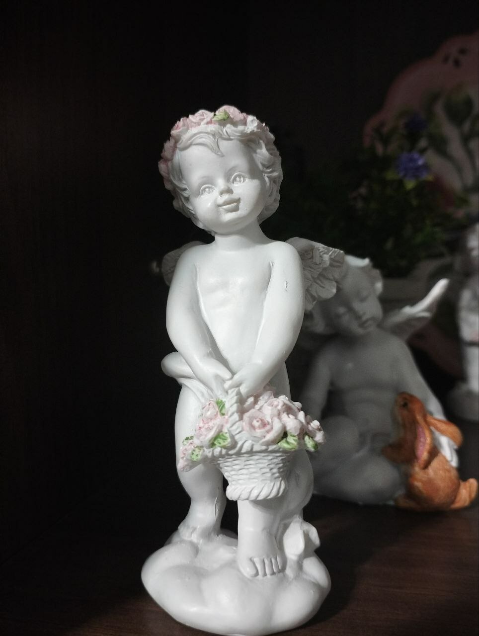 Фотография покупателя товара Фигурка полистоун «Ангел с корзинкой розовых роз», 10×3.5×5 см - Фото 1