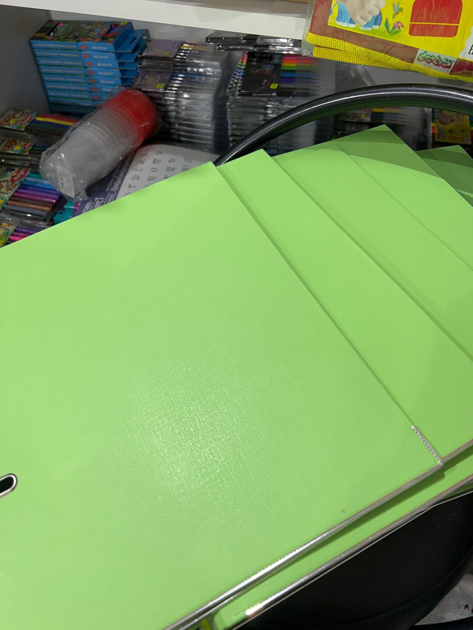 Фотография покупателя товара Папка-регистратор А4, 75 мм, Calligrata, ПВХ, металлическая окантовка, карман на корешок, собранная, светло-зеленая