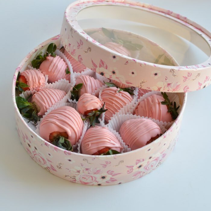 Фотография покупателя товара Коробка для макарун, кондитерская упаковка тубус с окном, «Розовые цветы» 12 х 12 х 5 см - Фото 6