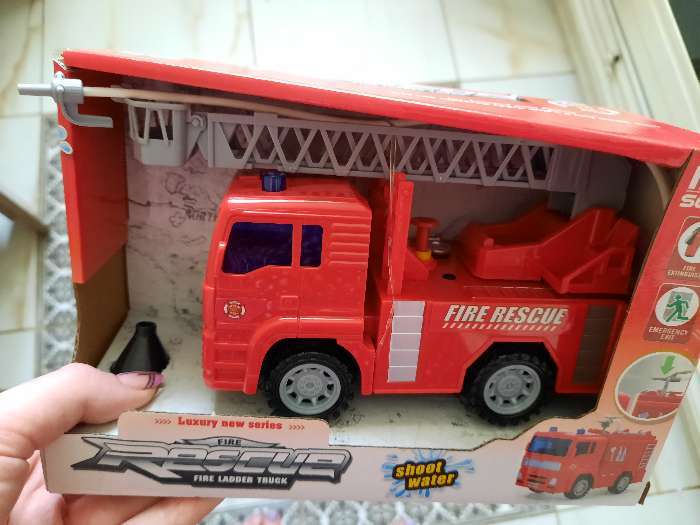 Фотография покупателя товара Машина инерционная «Пожарная», стреляет водой, 1:20 - Фото 3