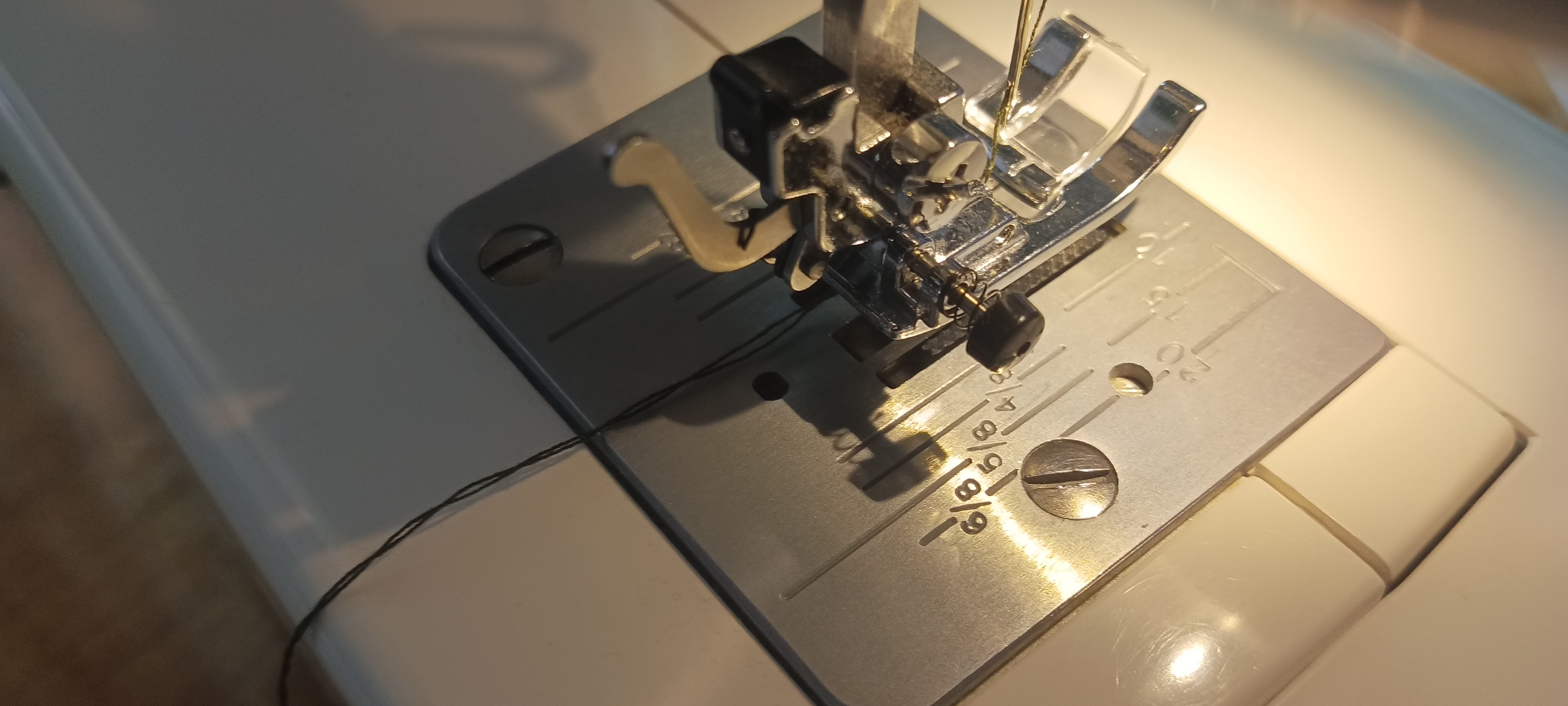 Фотография покупателя товара Лапка для швейных машин «Зигзаг», 7 мм, 3,5 × 2,4 × 1 см - Фото 2