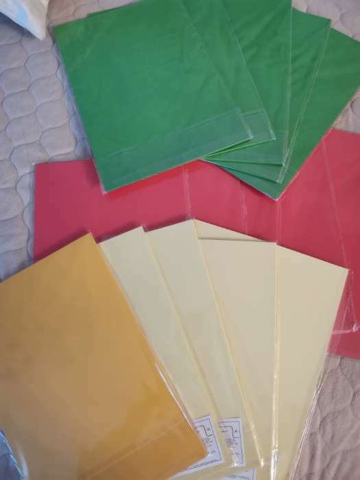 Фотография покупателя товара Картон цветной двусторонний А4, тонированный в массе, 10 листов, 180 г/м2, жёлтый