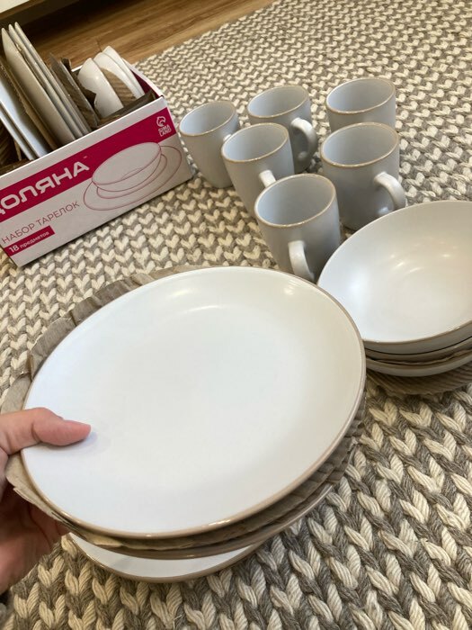 Фотография покупателя товара Набор тарелок кермических Доляна «Ваниль», 18 предметов: 6 тарелок d=19 см, 6 тарелок d=27 см, 6 мисок d=19 см, цвет серый - Фото 6
