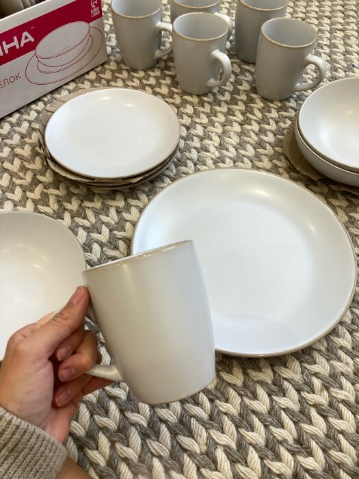 Фотография покупателя товара Набор тарелок керамических Доляна «Ваниль», 18 предметов: 6 тарелок d=19 см, 6 тарелок d=27 см, 6 мисок d=19 см, цвет белый - Фото 4