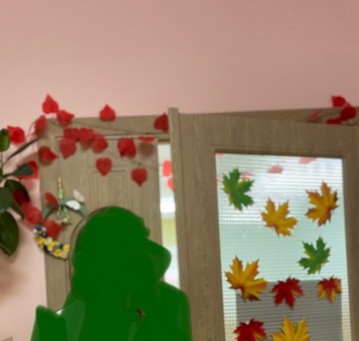 Фотография покупателя товара Декор «Гирлянда из листьев» длина — 2,4 м, ширина — 17 см, цвет красный