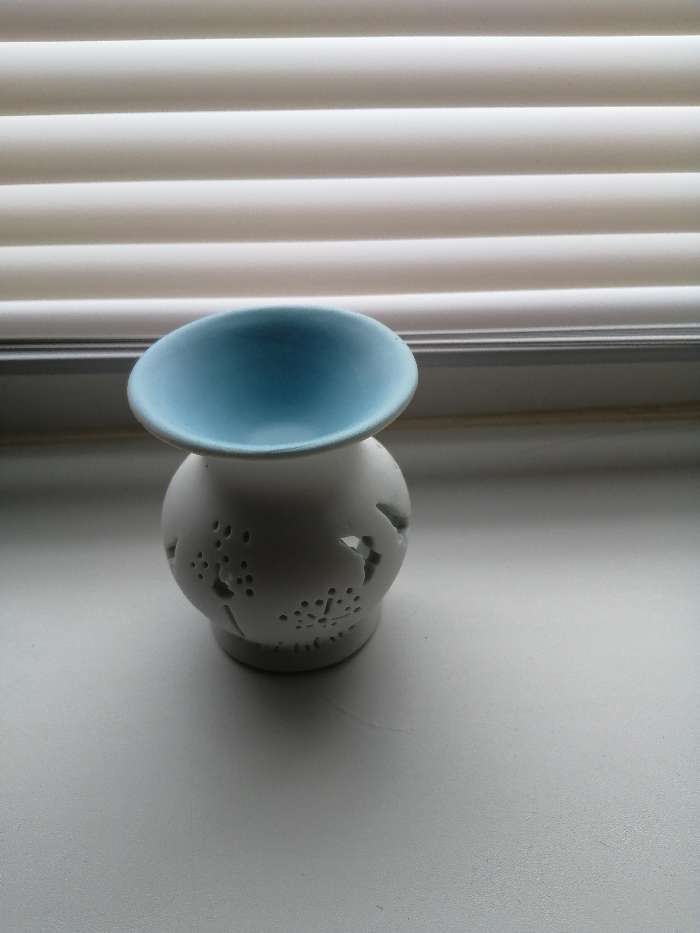 Фотография покупателя товара Аромалампа керамика "Бабочки на вазе" МИКС 9,5х7,5х7,5 см - Фото 4