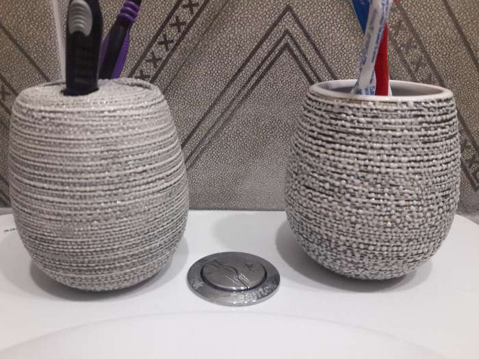 Фотография покупателя товара Набор аксессуаров для ванной комнаты Доляна «Камень», 4 предмета (дозатор 300 мл, мыльница, 2 стакана), цвет серый - Фото 7