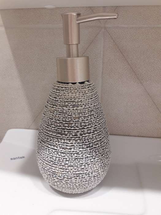 Фотография покупателя товара Набор аксессуаров для ванной комнаты Доляна «Камень», 4 предмета (дозатор 300 мл, мыльница, 2 стакана), цвет серый