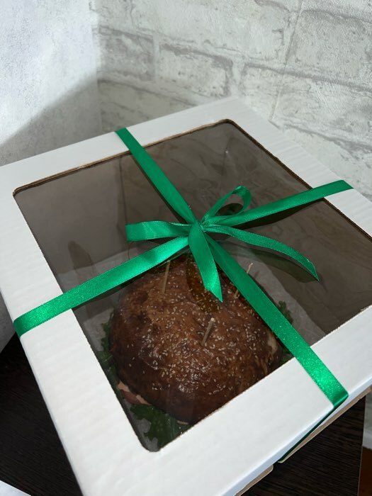 Фотография покупателя товара Коробка для торта с окном, кондитерская упаковка «Белая» 29,5 х 29,5 х 19 см