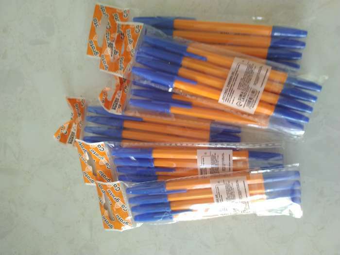 Фотография покупателя товара Набор ручек шариковых 4 штуки, стержень 0,7 мм, синий, корпус оранжевый с синим колпачком - Фото 3