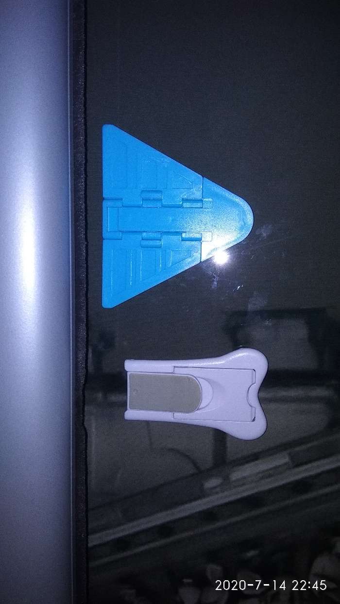Фотография покупателя товара Блокиратор для раздвижных дверей и окон, шкафов-купе, цвета МИКС