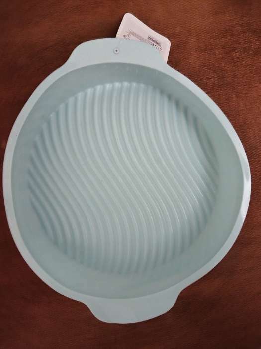 Фотография покупателя товара Форма для выпечки с ручками Доляна «Круг», силикон, 27×24×6 см, внутренний диаметр 22 см, МИКС - Фото 3