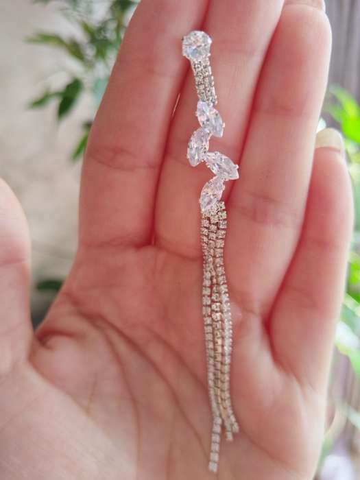Фотография покупателя товара Серьги висячие со стразами «Вечерние» россыпь кристаллов, цвет белый в серебре, 9,5 см