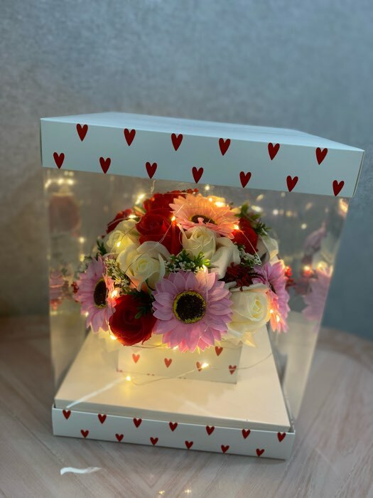 Фотография покупателя товара Коробка подарочная для цветов с вазой и PVC окнами складная, упаковка, «Сердца», 23 х 30 х 23 см - Фото 2