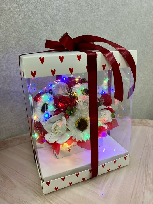 Фотография покупателя товара Коробка подарочная для цветов с вазой и PVC окнами складная, упаковка, «Сердца», 23 х 30 х 23 см - Фото 3