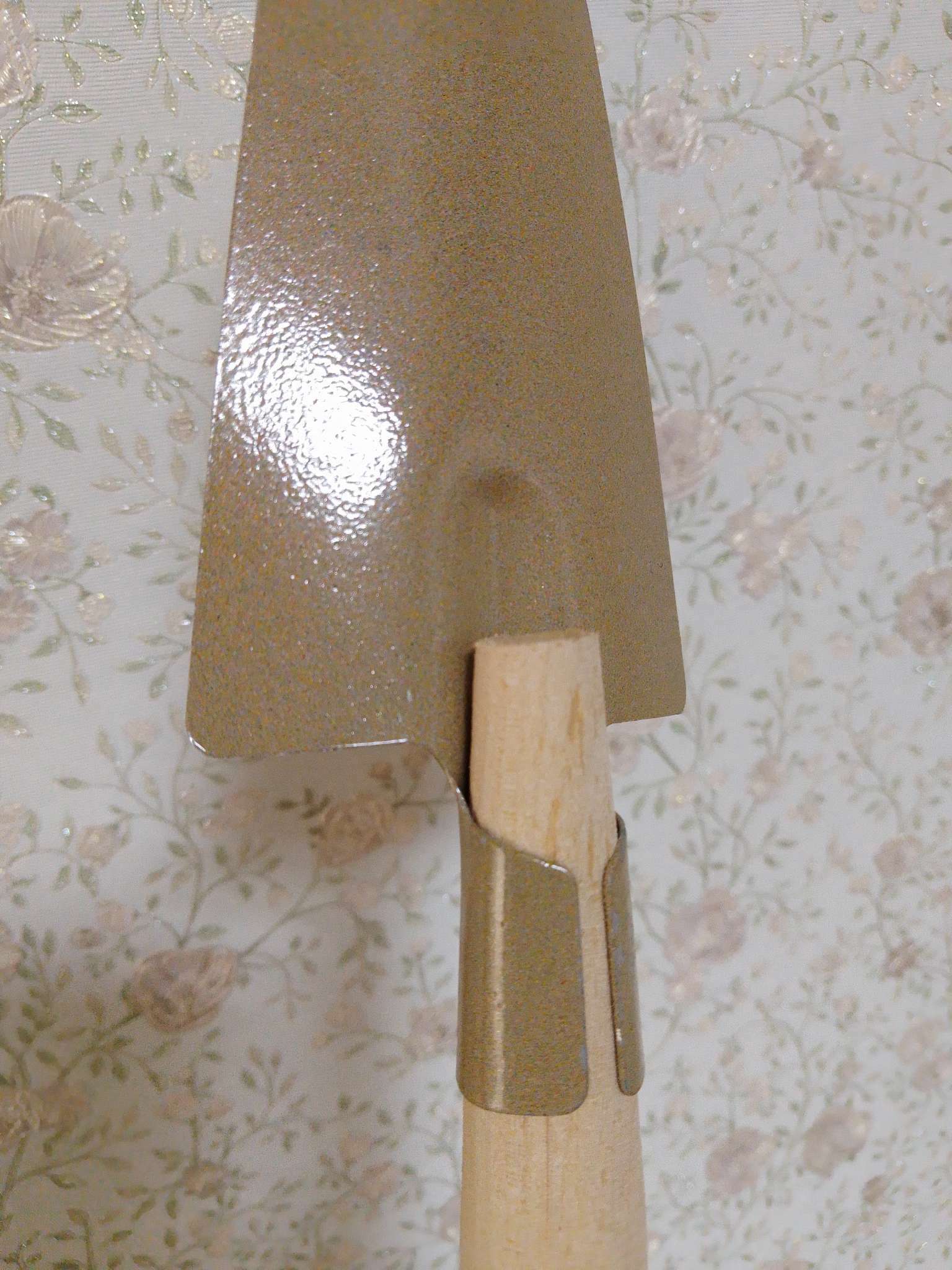 Фотография покупателя товара Совок посадочный, длина 35 см, удлинённый, деревянная ручка, цвет МИКС