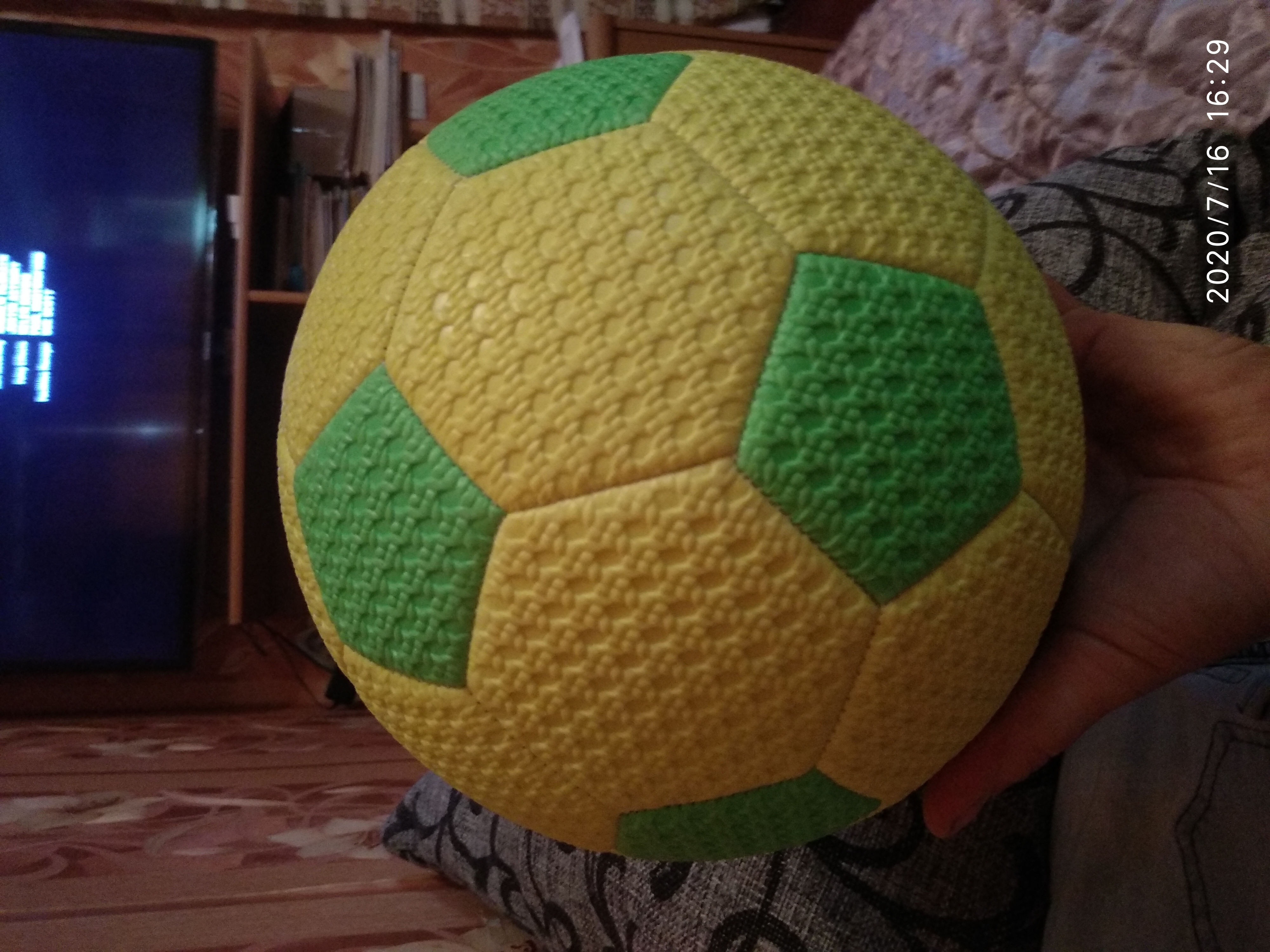 Фотография покупателя товара Мяч футбольный пляжный, ПВХ, машинная сшивка, 32 панели, размер 5, 340 г - Фото 1