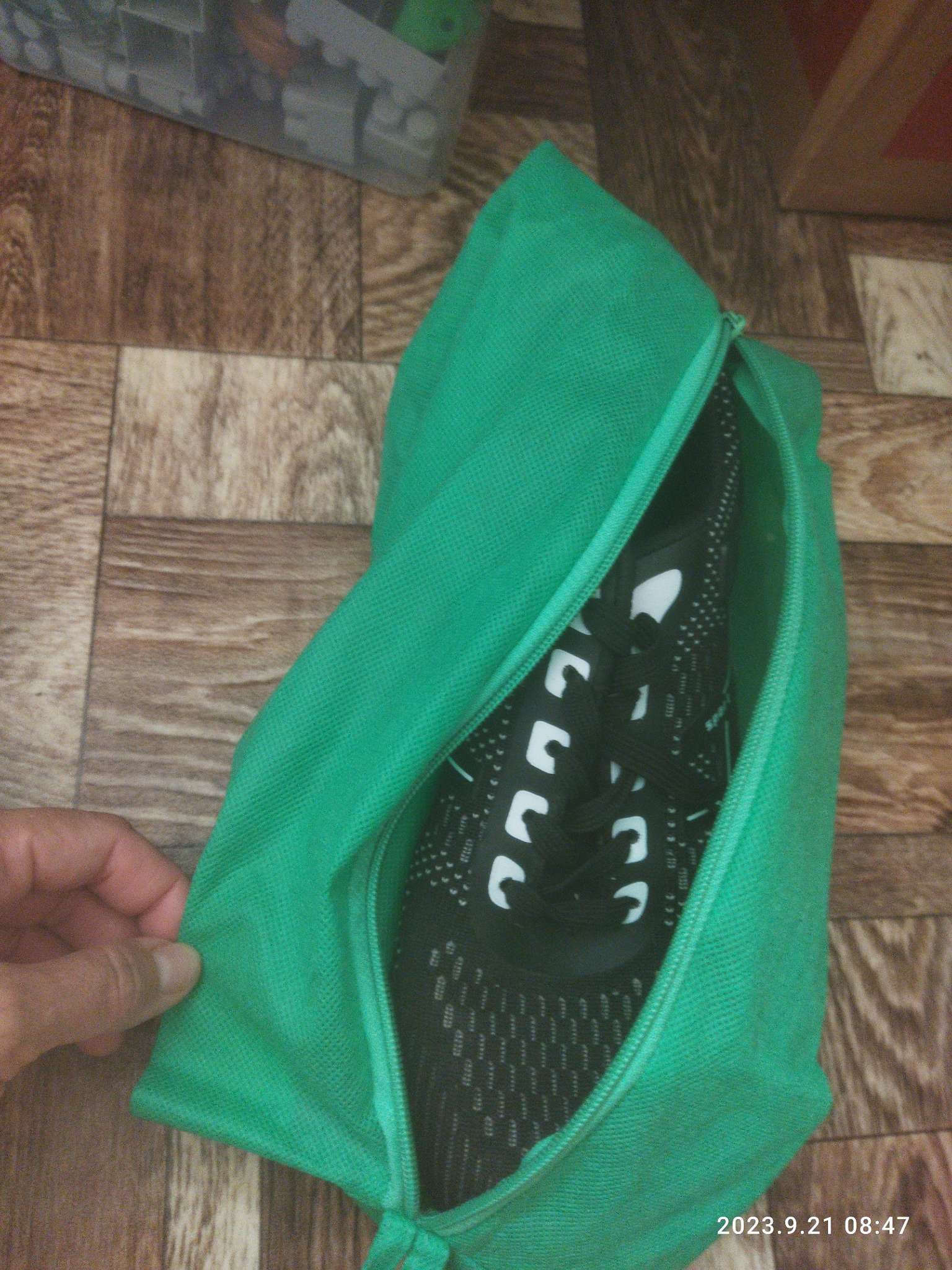 Фотография покупателя товара Сумка для обуви на молнии, цвет зелёный - Фото 3