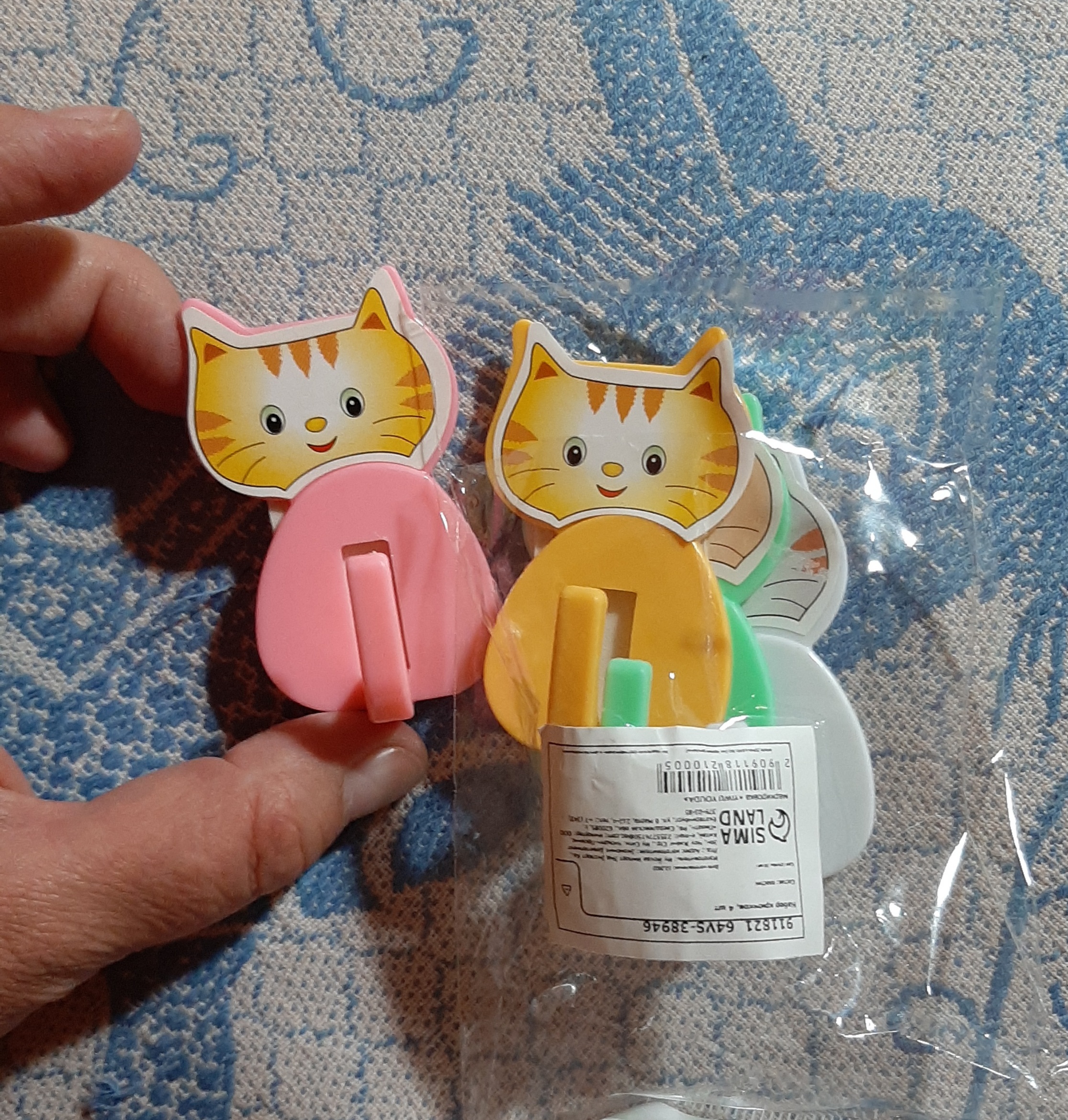 Фотография покупателя товара Крючок самоклеящийся «Котик», 4 шт, цвет МИКС