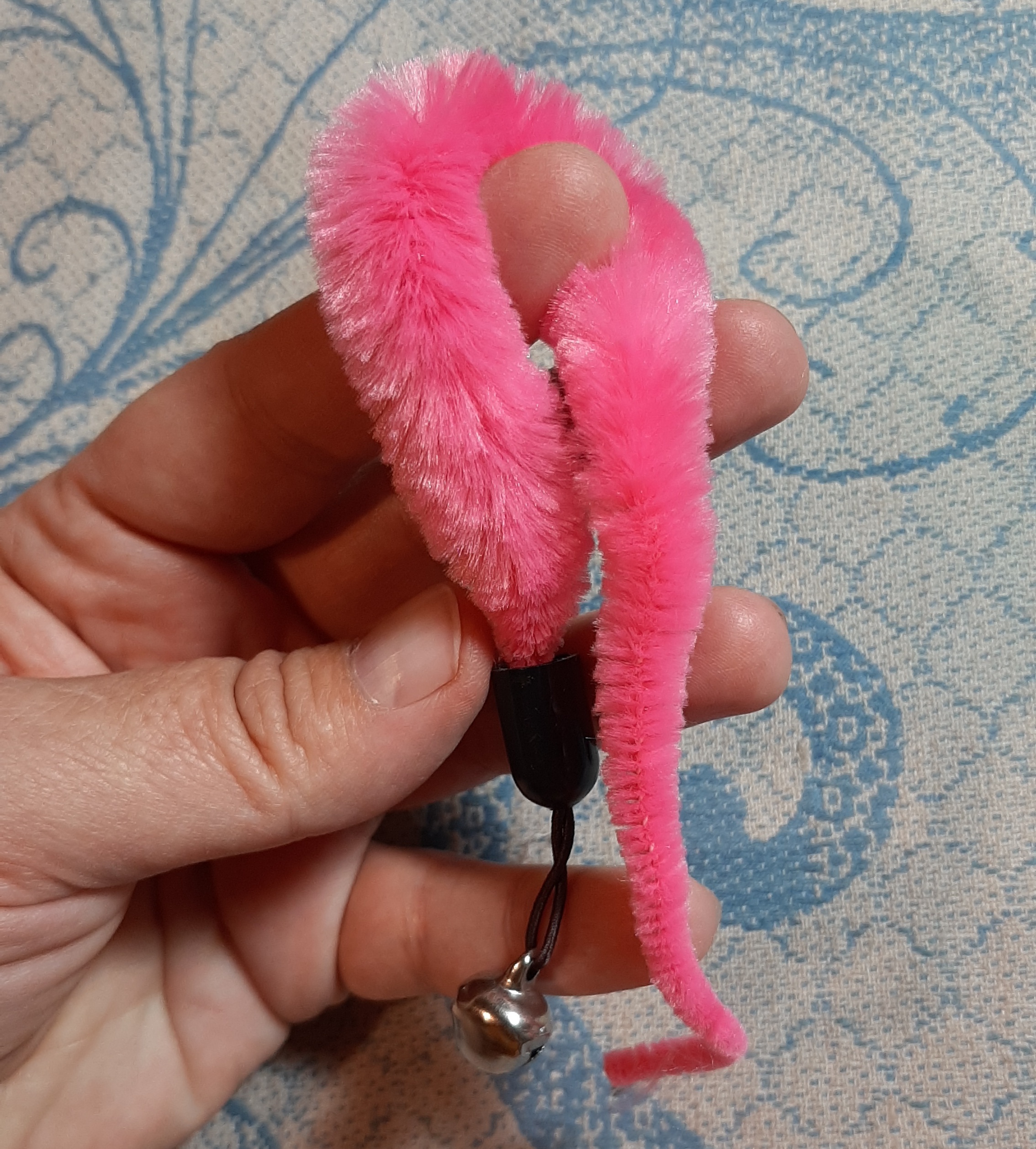 Фотография покупателя товара Игрушка-дразнилка для кошек "Змейка", с бубенчиком, розовая