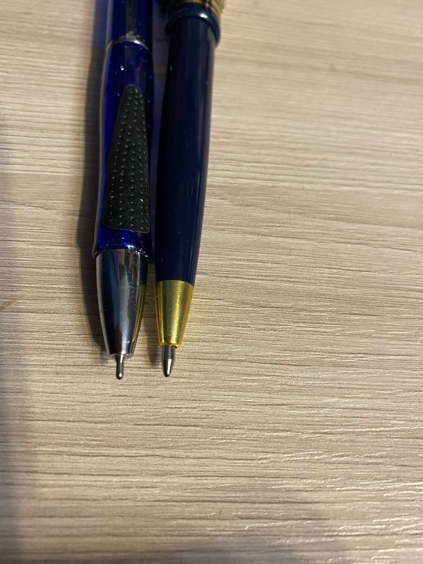Фотография покупателя товара Ручка шариковая автоматическая "Лого" 0.5 мм, стержень синий, чёрный корпус - Фото 2
