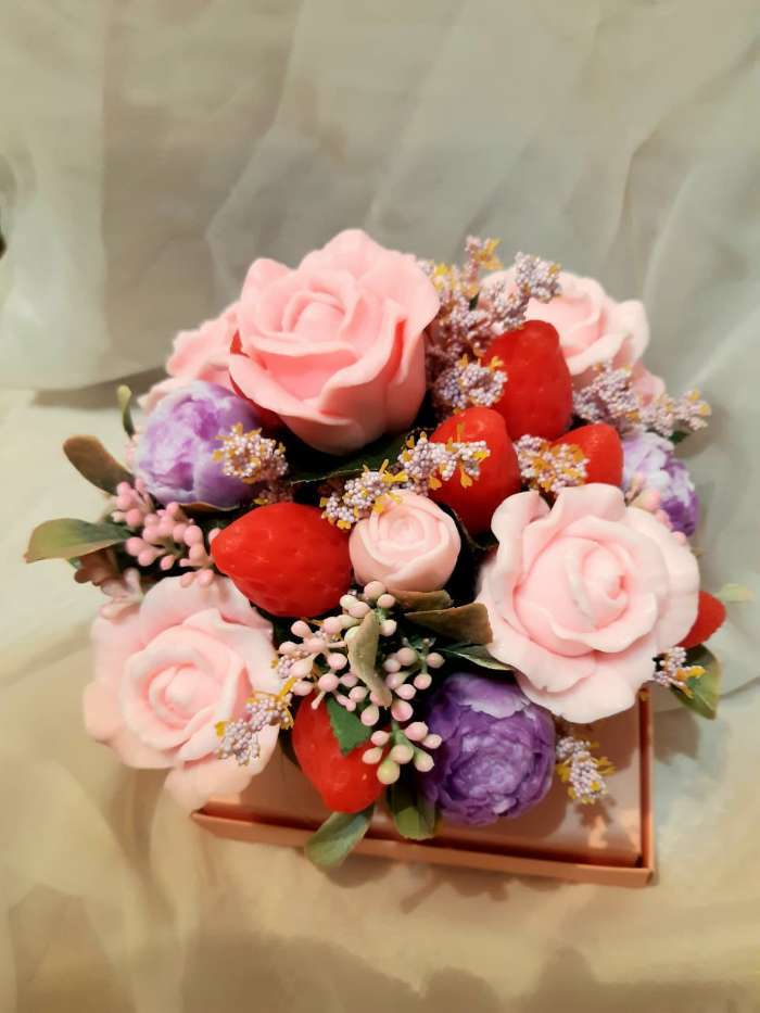 Фотография покупателя товара Коробка подарочная для цветов с вазой и PVC окнами складная, упаковка, «С Любовью», 16 х 23 х 16 см - Фото 3