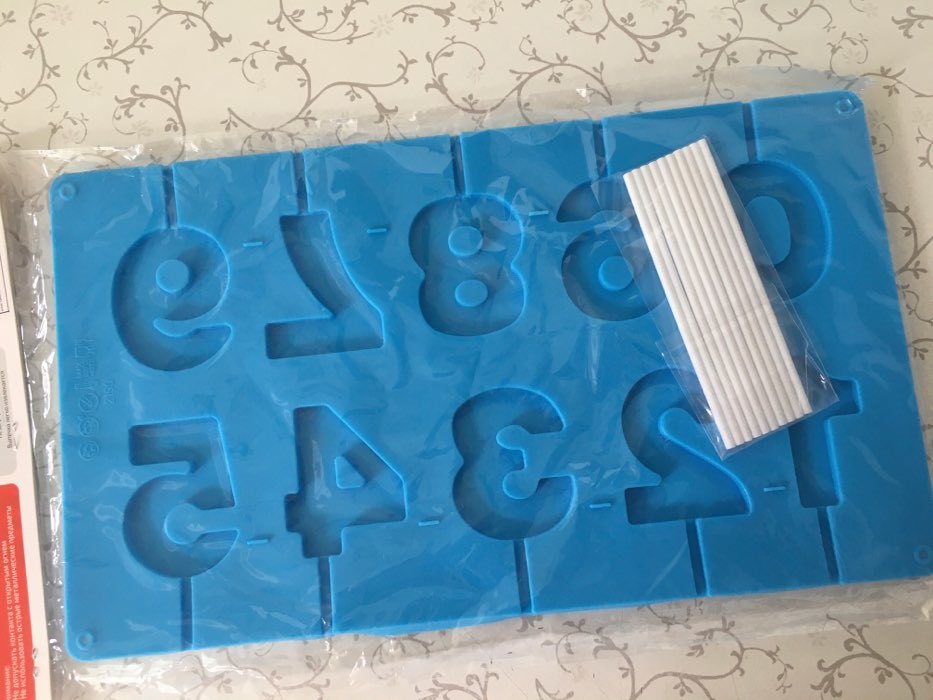Фотография покупателя товара Форма для леденцов Доляна «Арифметика», силикон, 29×17 см, 10 ячеек (5×4 см), с палочками, цвет МИКС