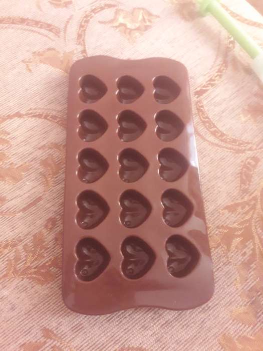Фотография покупателя товара Форма для шоколада Доляна «Сердечки», силикон, 20,5×10 см, 15 ячеек (3×2,6 см), цвет МИКС - Фото 20