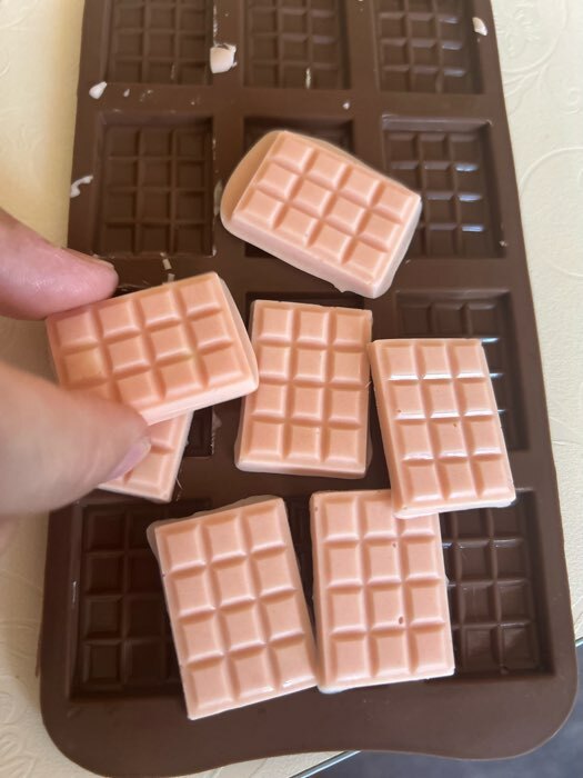 Фотография покупателя товара Форма для шоколада Доляна «Плитка», силикон, 21,5×10,7 см, 12 ячеек (2,7×3,9 см), цвет коричневый - Фото 7